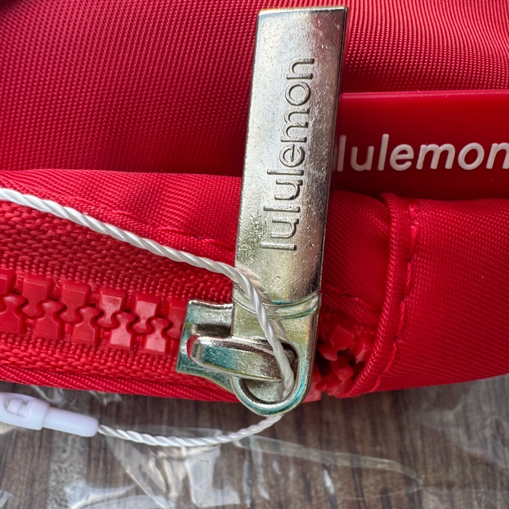 NWT Lululemon Belt Bag Crossbody 1L -Red - Picture 3 of 9